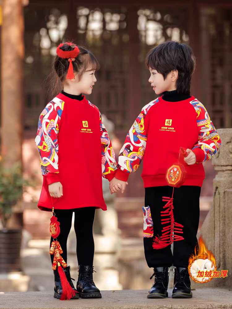 Trang phục năm mới cho bé trai, bộ đồ lót lông cừu phong cách Trung Hoa, bộ đồ trẻ em mùa đông năm 2025 năm Rồng, trang phục Tết, váy sinh nhật đầu tiên cho bé.