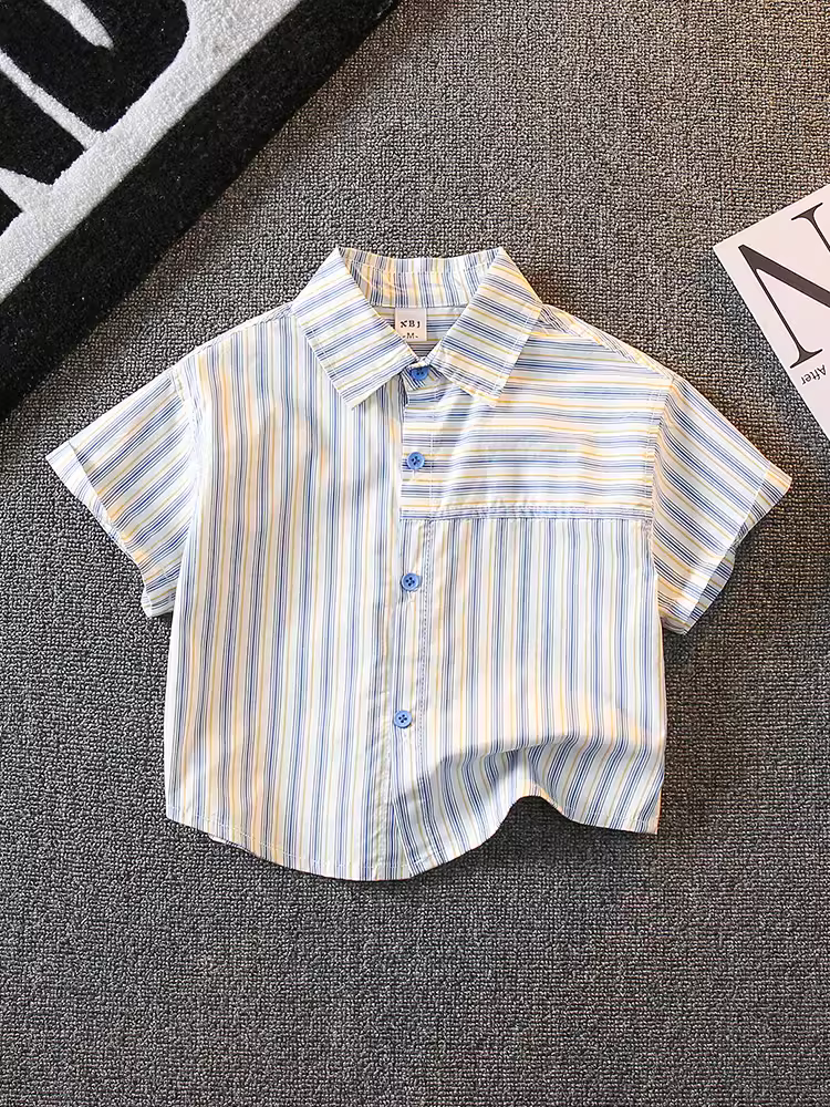 Áo sơ mi ngắn tay cho bé trai, trang phục mùa hè, kiểu mới 2025, áo sơ mi hoa phong cách Hàn Quốc thời trang cho trẻ em, áo dạo phố hợp thời trang và đẹp trai cho mùa hè.