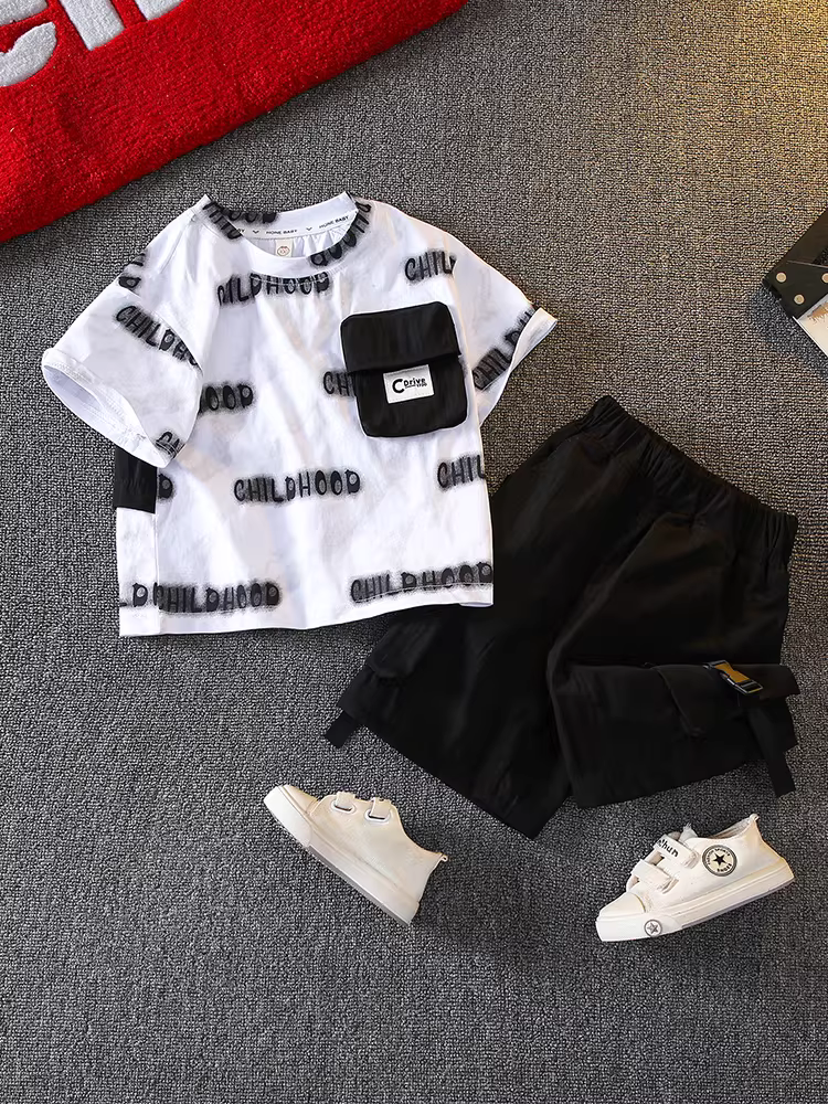 Bộ đồ hè bé trai 2025 kiểu dáng mới thời trang và lịch lãm, quần đùi ngắn tay hai mảnh, quần áo trẻ em