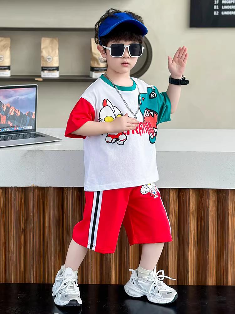 Quần áo Ultraman bộ đồ mùa hè cho bé trai 2025 phong cách mới đẹp trai và thời trang Bộ hai mảnh ngắn tay dành cho trẻ em 3 tuổi và 5 tuổi