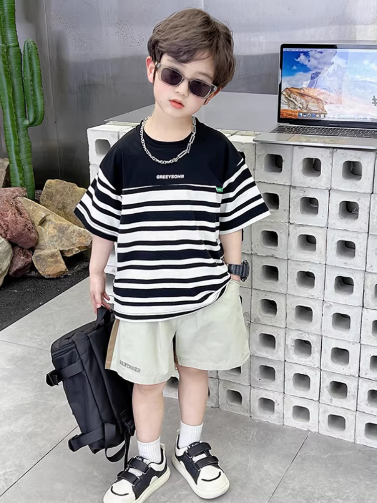 Bộ vest ngắn tay cho bé trai, thời trang hè trẻ em, trang phục hè mới cho bé 2025, quần áo đường phố hè sọc cho trẻ em.