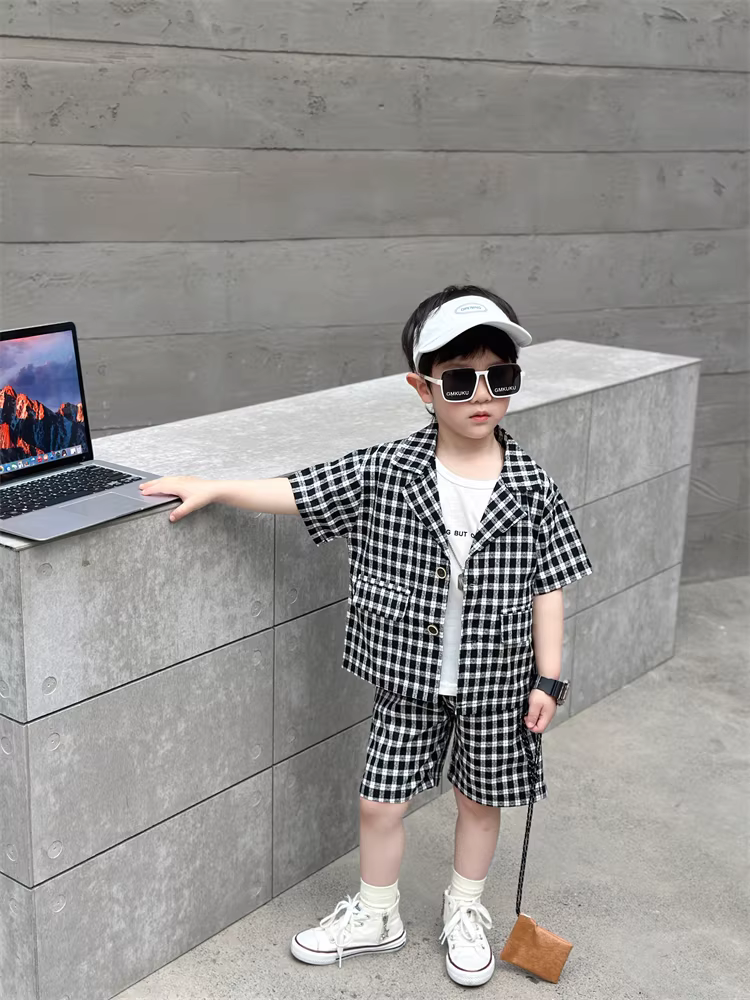 Bộ trang phục hè cho bé trai 2025, bộ ba món áo vest thể thao hè mới cho trẻ em, thời trang và hợp xu hướng, phong cách thường ngày