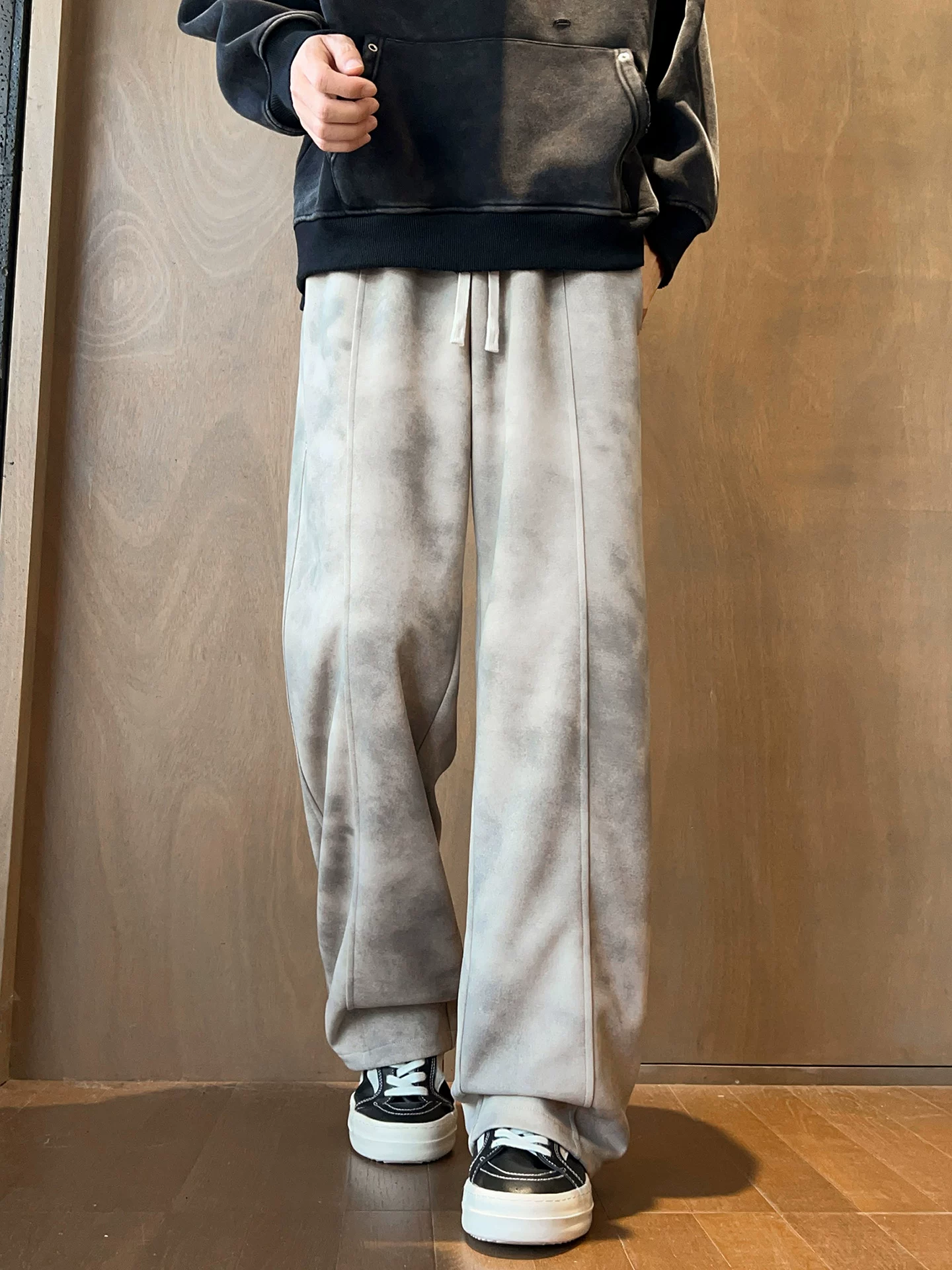 Quần dài nam Jeanswest kiểu Mỹ, họa tiết tie-dye thời thượng, phong cách casual, mẫu mới xuân thu 2026, quần ống rộng dáng thẳng cao cấp.