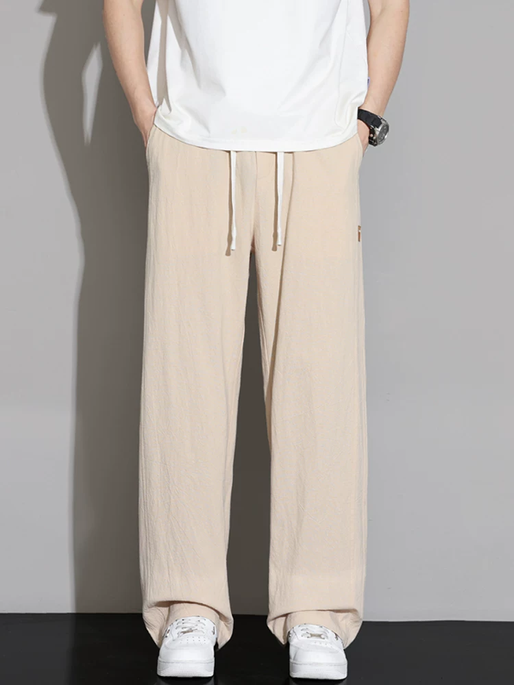 Quần dài nam Jeanswest chất liệu lụa băng mỏng, dáng suông, phong cách casual, xu hướng mùa hè, thương hiệu cao cấp, quần ống rộng thời trang.
