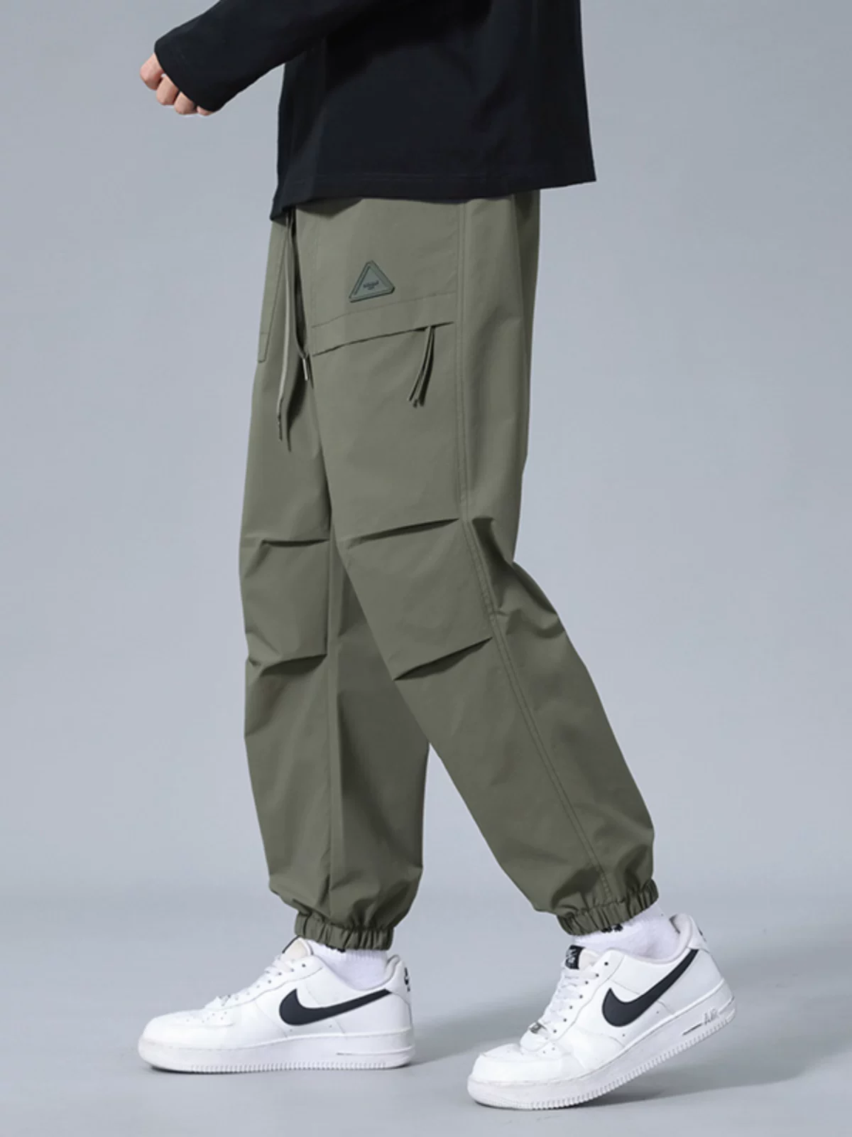 Quần jogger cargo đơn giản màu đen của Jeanswest dành cho nam, quần dài rộng ấm áp lót lông cừu mùa thu đông.
