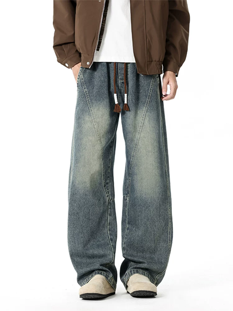 Quần jeans nam Jeanswest kiểu Mỹ cổ điển, chất liệu denim xước, dáng rộng, ống thẳng, thích hợp cho mùa xuân và mùa thu.