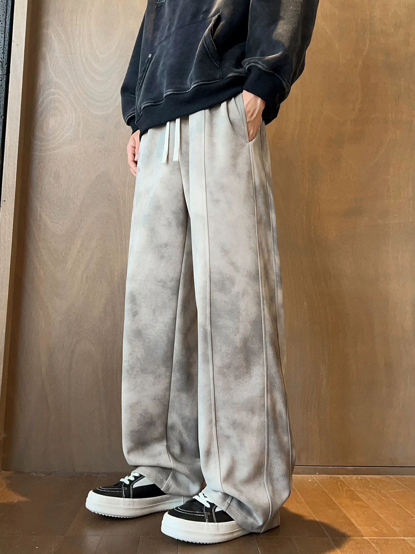 Quần dài nam Jeanswest kiểu Mỹ, họa tiết tie-dye thời thượng, phong cách casual, mẫu mới xuân thu 2026, quần ống rộng dáng thẳng cao cấp.
