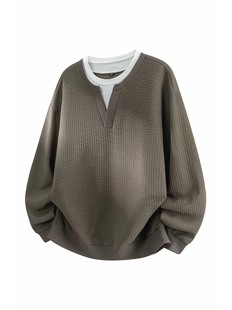 Áo nỉ cổ tròn giả hai mảnh phong cách mới của Jeanswest dành cho nam, áo dài tay dáng rộng và đa năng, thích hợp cho mùa xuân và mùa thu.