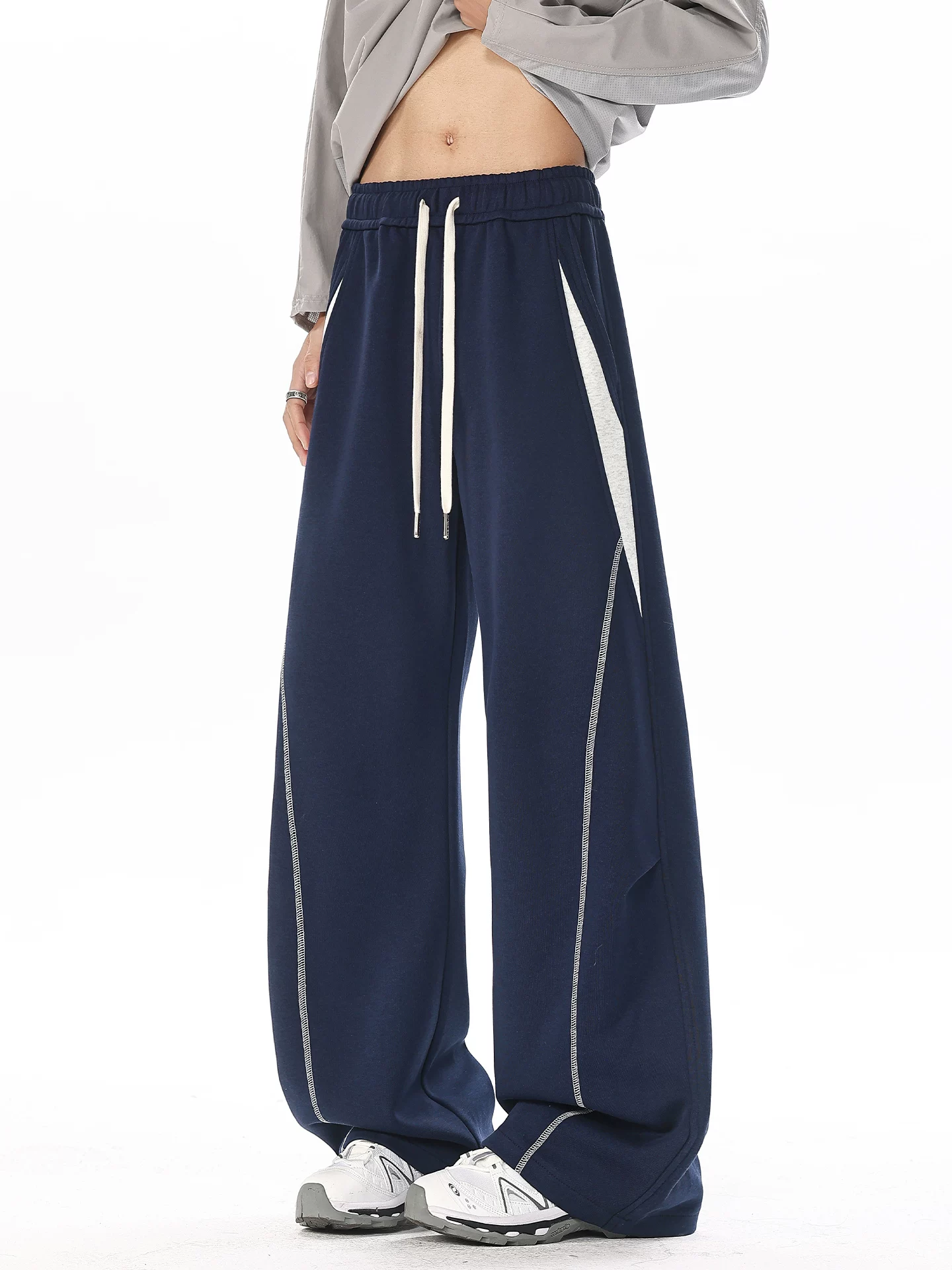 Quần dài nam Jeanswest kiểu Mỹ phối màu, ống đứng, dáng rộng, đa năng, chất liệu mềm mại, màu đen, thích hợp cho mùa xuân và mùa thu.