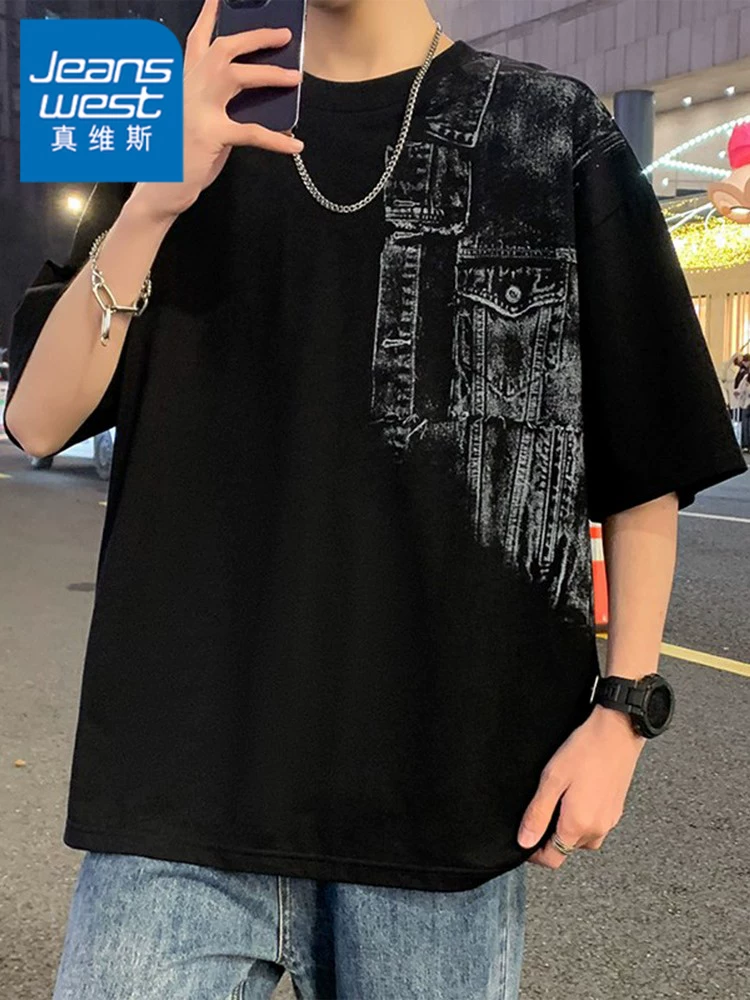 Áo thun nam Jeanswest màu đen, kiểu dáng mùa hè mới với thiết kế in hình túi giả, áo thun ngắn tay cổ tròn.