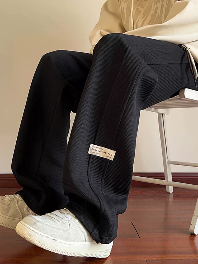 Quần dài thể thao dáng rộng, size lớn, phong cách Mỹ thời thượng của Jeanswest dành cho nam, mẫu mới xuân thu 2026.