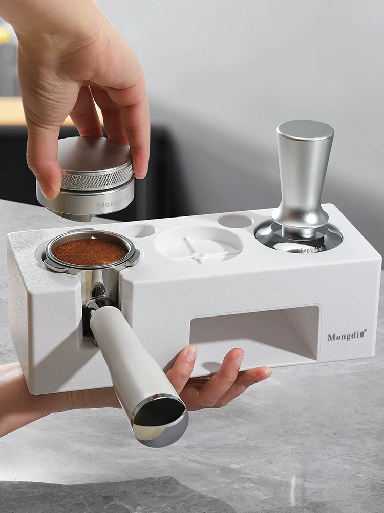 Bộ dụng cụ pha cà phê Mongdio, bộ ba món gồm dụng cụ nén cà phê, đế cà phê và hộp đựng dụng cụ pha cà phê.