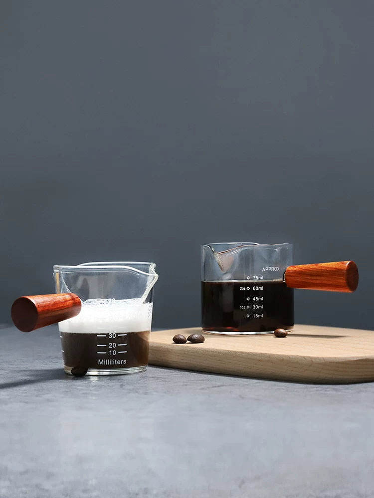 Cốc đựng sữa nhỏ kiểu Nhật, chất liệu thủy tinh, tay cầm gỗ, vòi nhỏ, bình đựng sữa nhỏ, bình đựng cà phê sữa nhỏ.