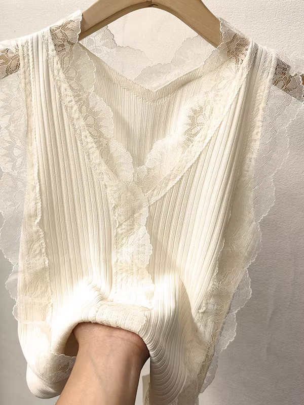 Hàng thanh lý quần áo nữ châu Âu, có mác cắt, cổ chữ V viền ren, áo hai dây gợi cảm, thích hợp mặc bên trong áo blazer hoặc làm áo khoác ngoài, kiểu dáng thời thượng.