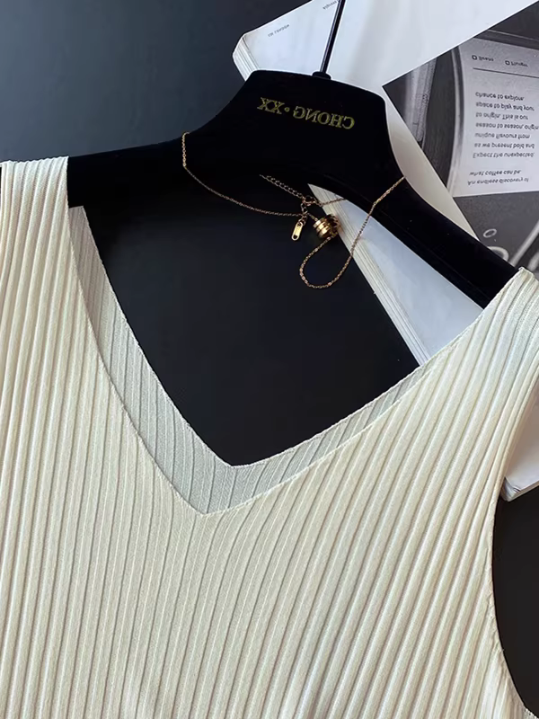 Áo camisole nữ xuất khẩu, kiểu dáng đơn giản ôm body, chất liệu dệt kim sọc, cổ V, không tay, vai rộng, giảm giá.