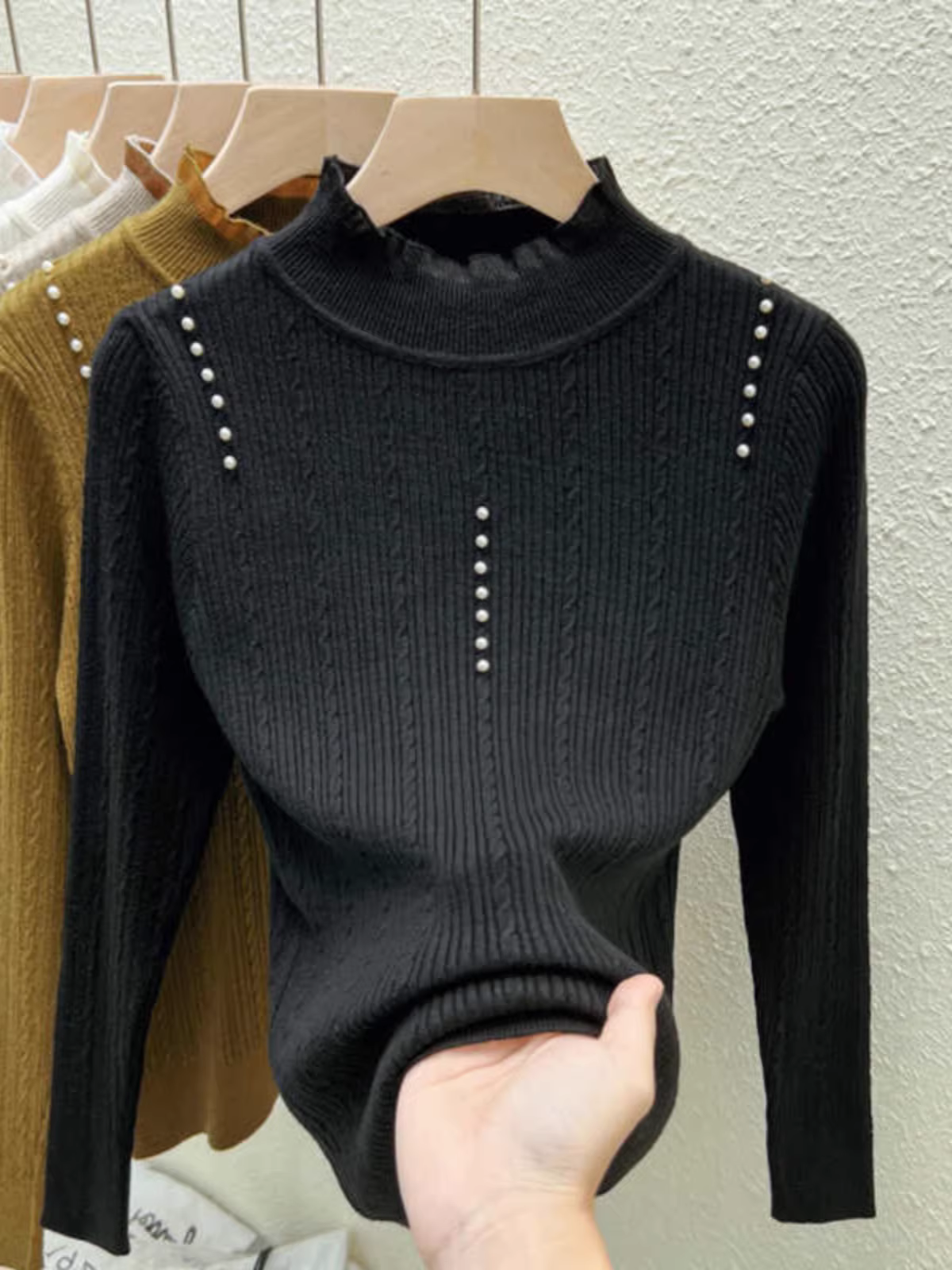 Giảm giá quần áo nữ châu Âu, áo len thiết kế giảm giá với cổ nửa cao, trang phục len thời trang để phối lớp trong mùa thu đông.