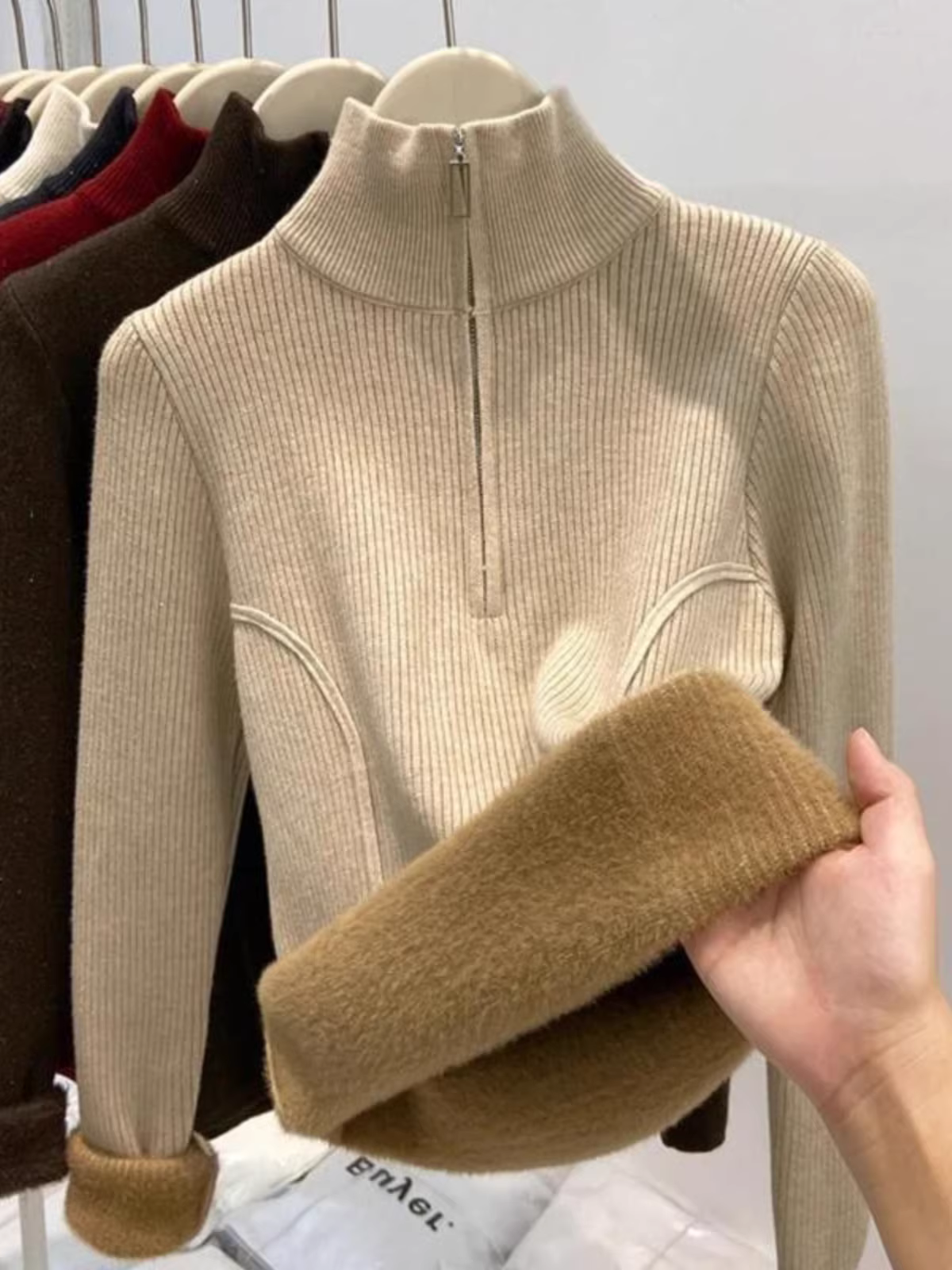Quần áo nữ giảm giá có thương hiệu, áo len có khóa kéo bằng vải lông cừu tích hợp nhãn cắt, áo len dệt kim cổ cao nửa cổ mùa đông sành điệu, áo ấm áp.