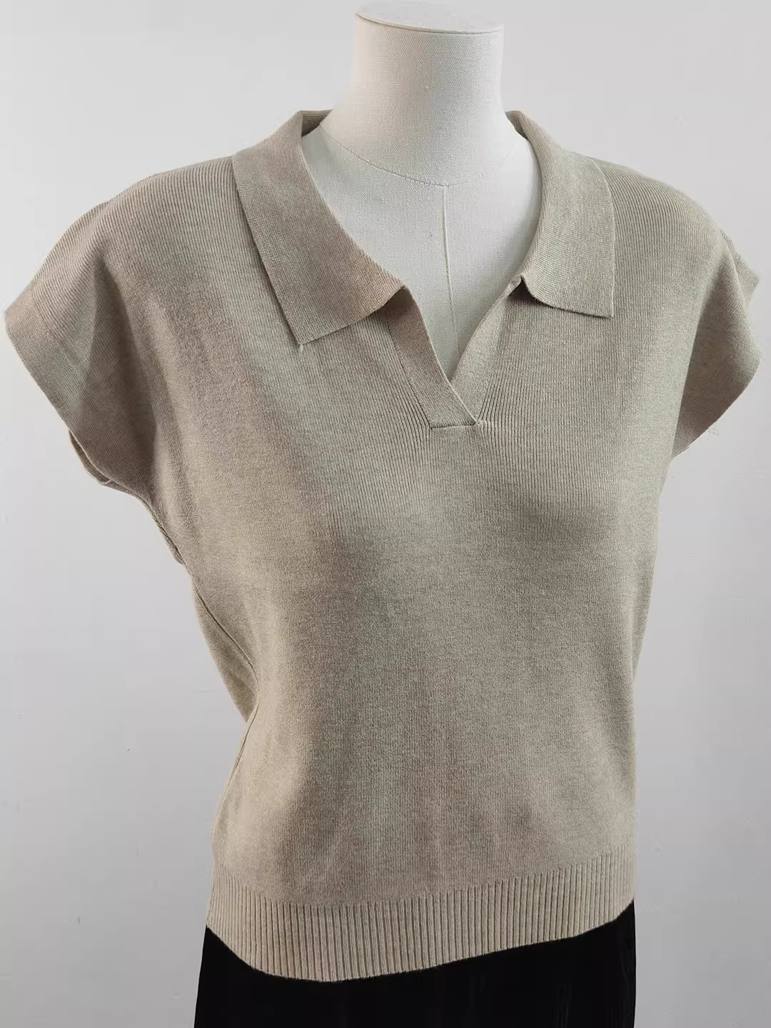 Hàng thanh lý quần áo nữ châu Âu, đã gỡ mác, hàng mới mùa xuân/thu, áo len cổ Polo, không tay, ôm dáng, kiểu dáng độc đáo.