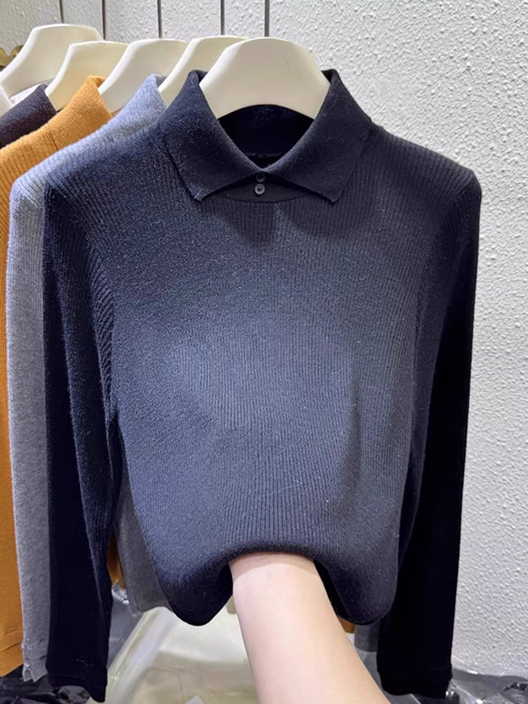 Quần áo nữ giảm giá có thương hiệu, áo sơ mi dệt kim có cổ cắt nhãn, lớp lót bên trong mùa thu đông, áo len ấm màu trơn giảm béo, hợp thời trang.
