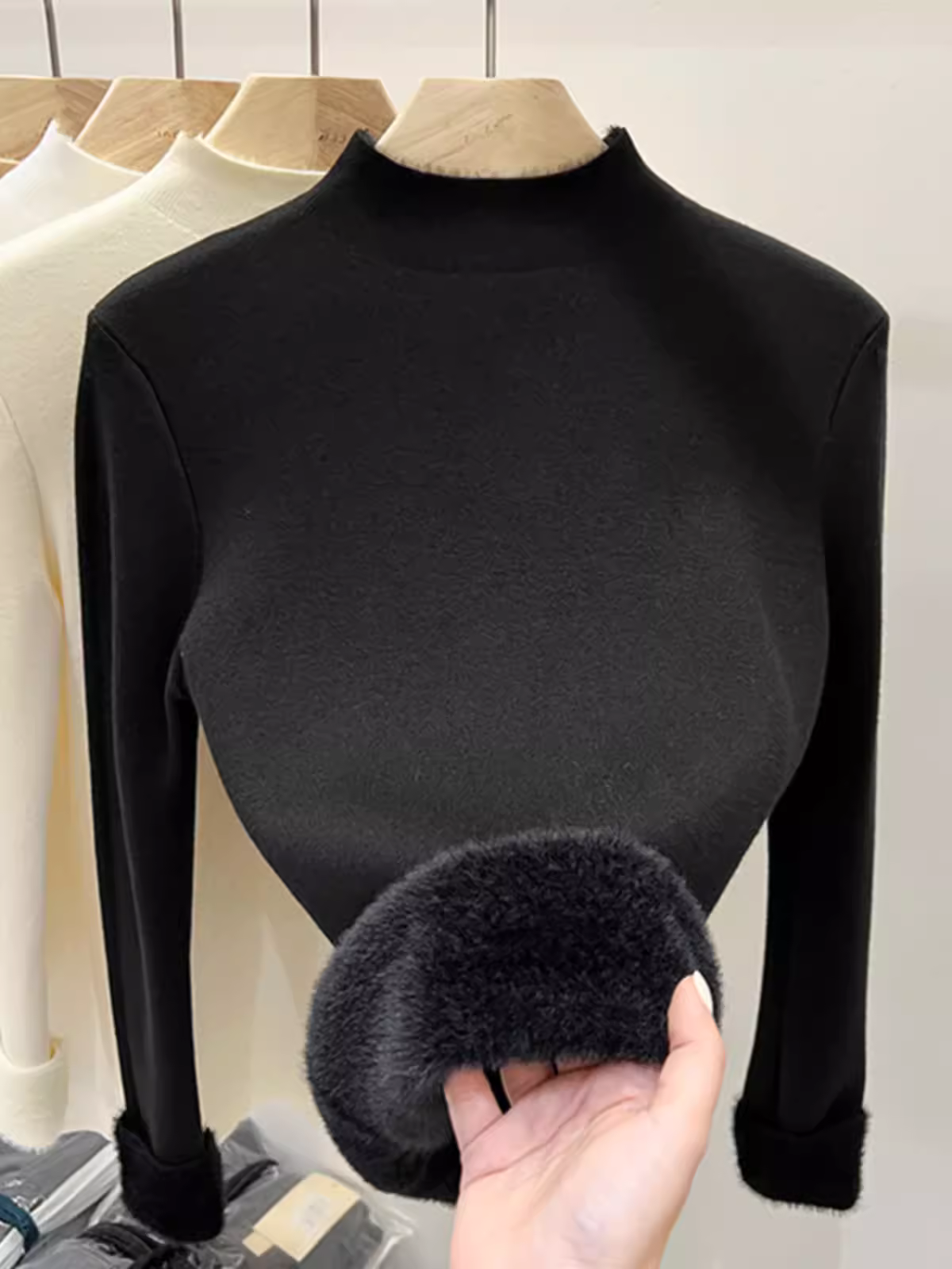 Giảm giá quần áo nữ châu Âu, áo len dệt kim cổ cao nửa cổ giảm giá, có lớp lông cừu tích hợp, lớp bên trong dày dặn, áo lót thời trang.