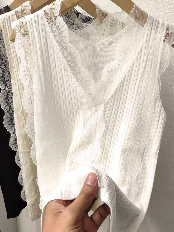 Hàng thanh lý quần áo nữ châu Âu, có mác cắt, cổ chữ V viền ren, áo hai dây gợi cảm, thích hợp mặc bên trong áo blazer hoặc làm áo khoác ngoài, kiểu dáng thời thượng.