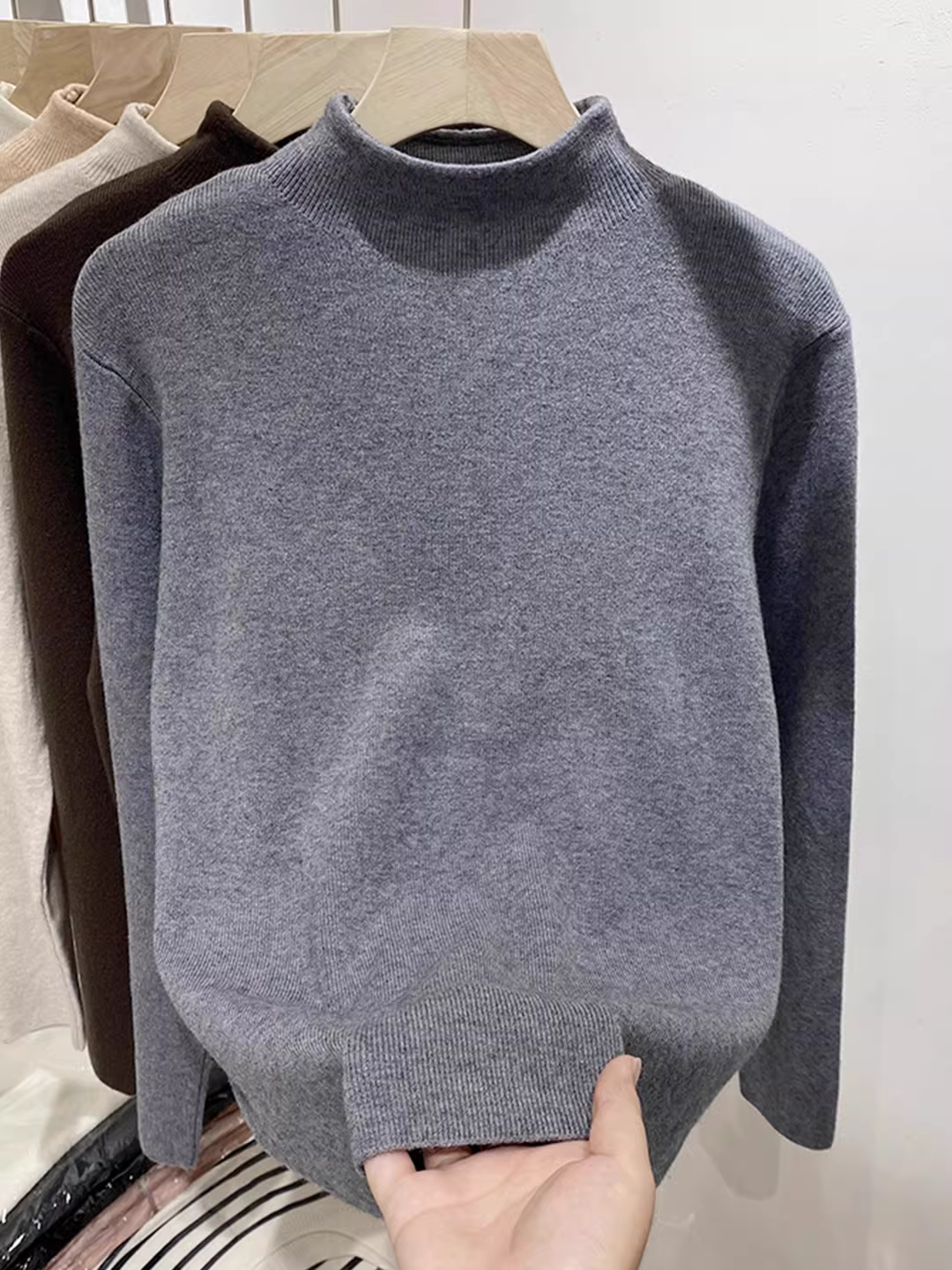 Hàng thanh lý quần áo nữ châu Âu, có mác cắt, áo len cổ nửa cao mặc mùa thu đông, áo lót trong giúp thon gọn, áo len màu trơn.