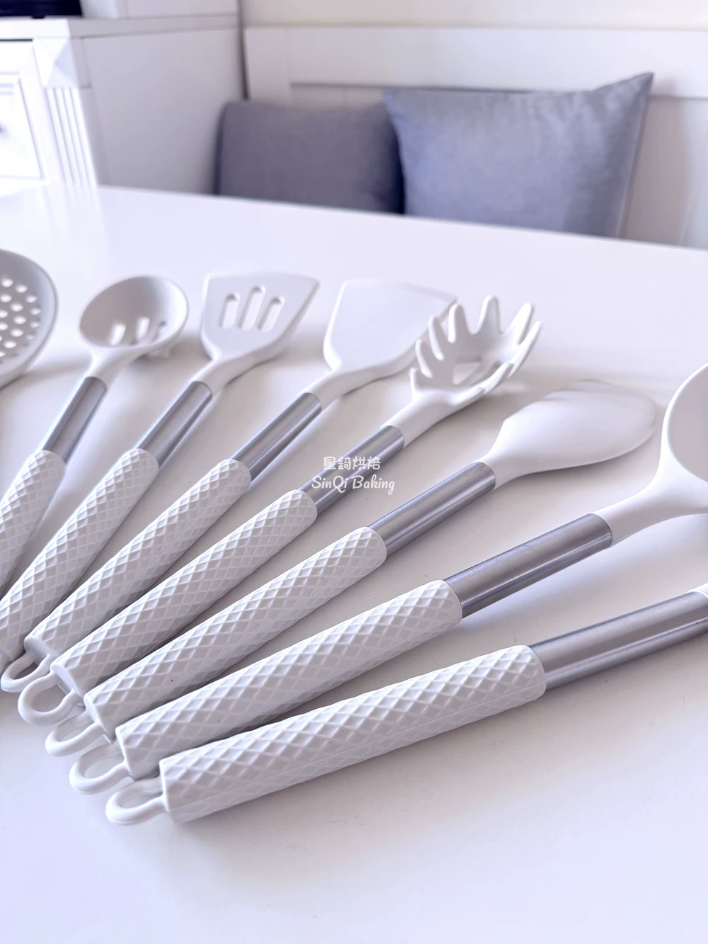 Thìa silicon cấp xuất khẩu, thìa chiên chuyên dụng chống dính chịu nhiệt độ cao dùng trong gia đình, thìa súp, muôi vớt, bộ dụng cụ nhà bếp.