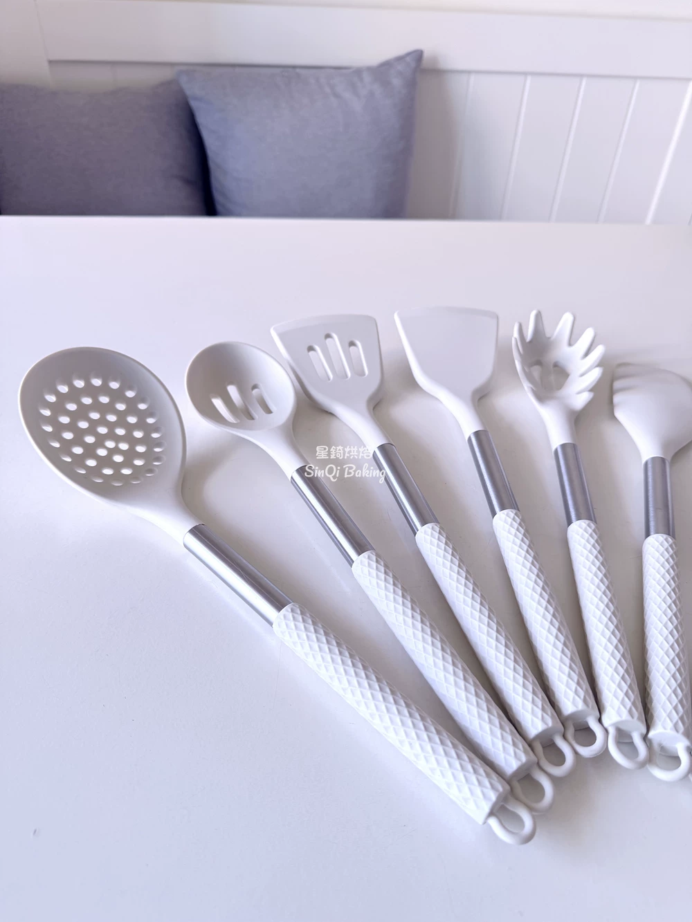 Thìa silicon cấp xuất khẩu, thìa chiên chuyên dụng chống dính chịu nhiệt độ cao dùng trong gia đình, thìa súp, muôi vớt, bộ dụng cụ nhà bếp.
