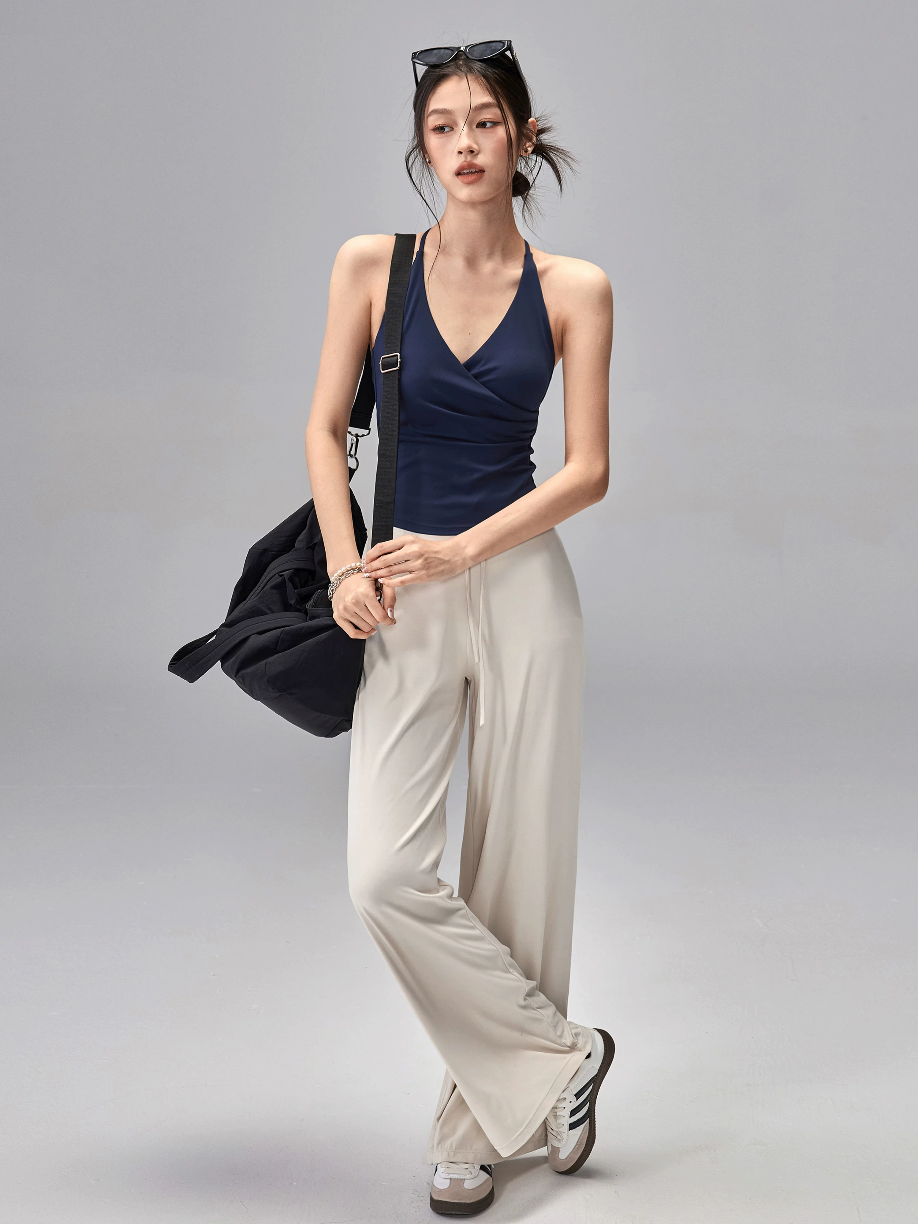 Áo tập yoga lưng trần đẹp mắt dành cho nữ, có đệm ngực, áo ngực thể thao cổ halter, áo khoác ngoài tập Pilates.