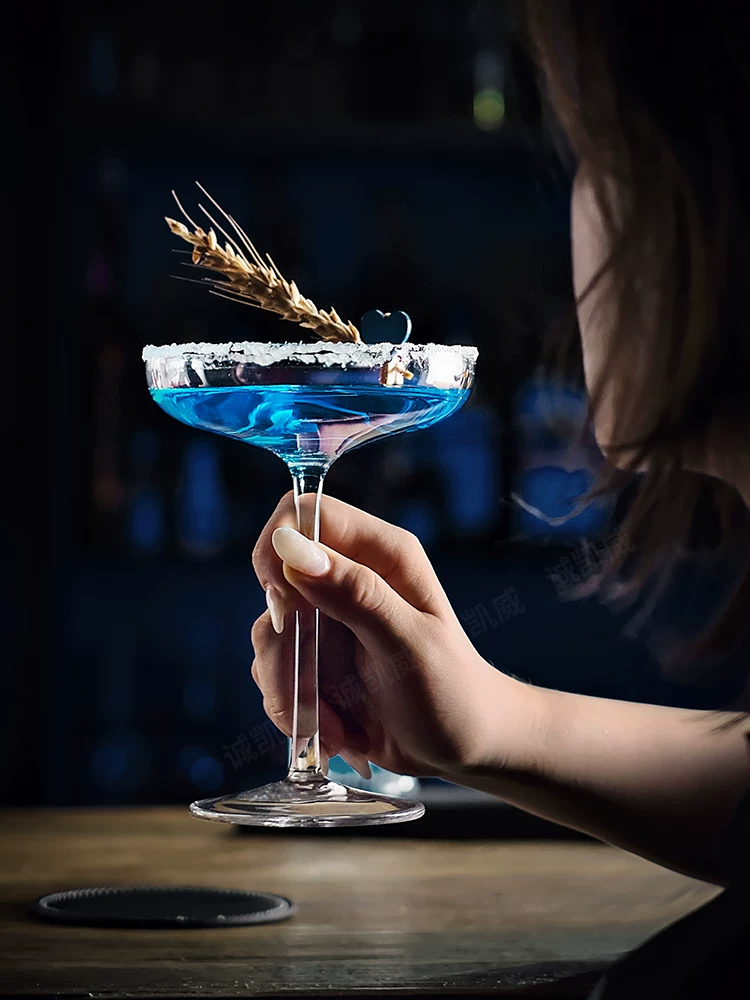 Ly cocktail Nhật Bản, quầy bar sáng tạo, ly martini, tháp ly, ly pha lê, ly margarita
