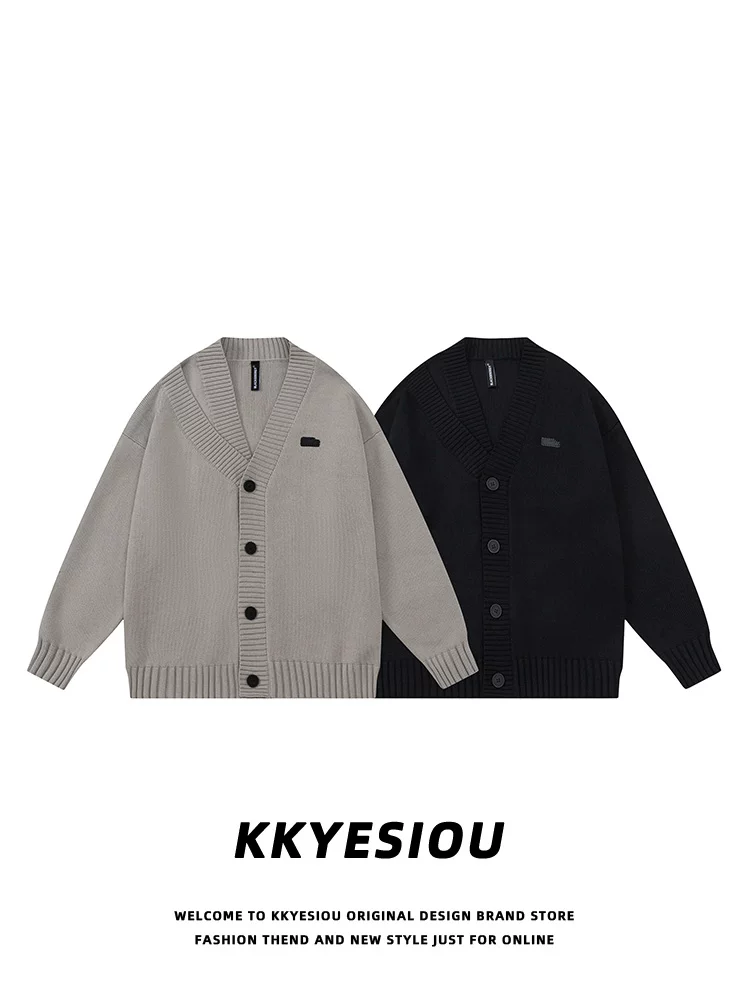 Áo khoác cardigan dệt kim cổ chữ V không đều kiểu dáng cổ điển Mỹ, phong cách unisex, màu xám, kiểu dáng học sinh.
