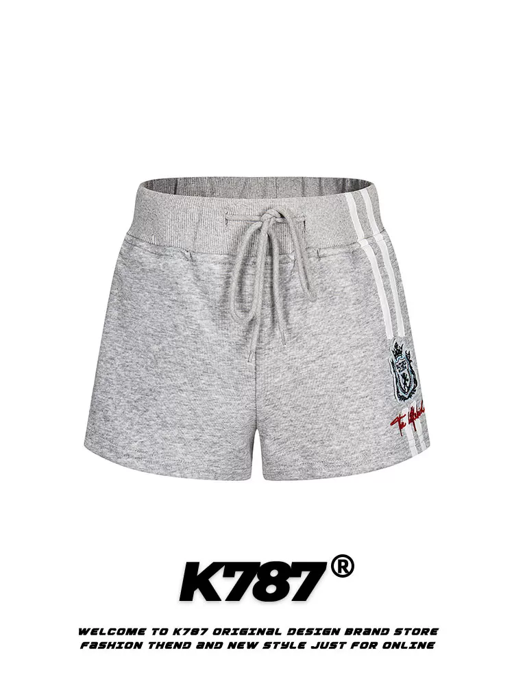 Quần short nữ K787 phong cách đường phố cá tính, sọc kẻ, cạp cao, dáng thẳng, chất liệu thun, phong cách thể thao, ngọt ngào, cá tính, kiểu dáng BM, thêu họa tiết, quần ba phần.