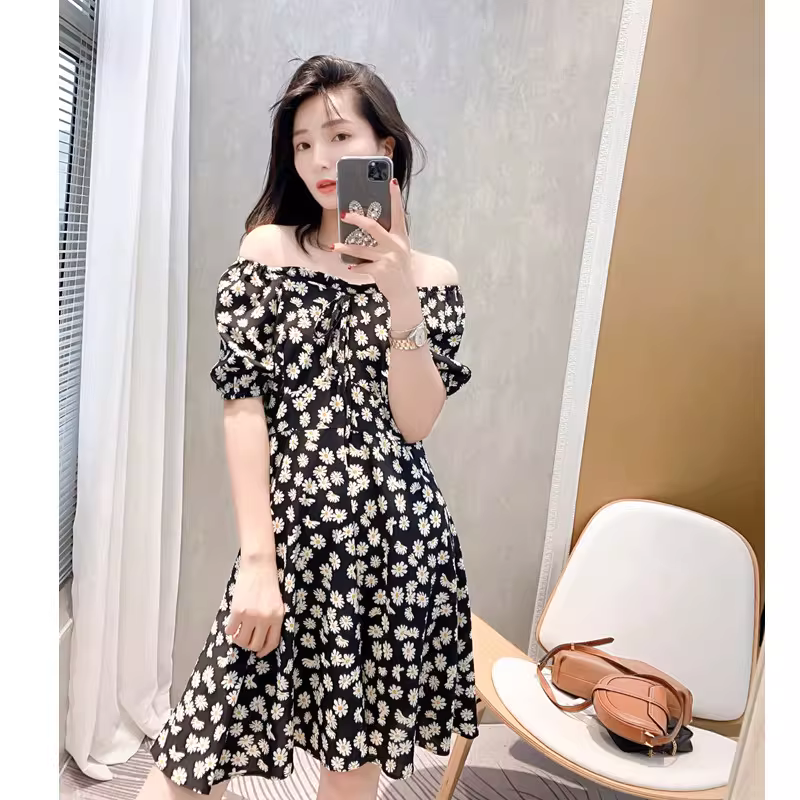 Phần thân trên trông thon gọn và sành điệu~ Dễ dàng tạo vẻ đẹp cho bất cứ ai! Họa tiết hoa cúc Pháp~ Váy tay phồng dành cho nữ, kiểu ôm eo mùa hè.