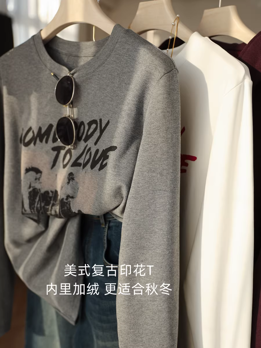 Áo thun cotton dài tay cổ tròn in chữ phong cách retro Mỹ T ~ Áo thun cotton dài tay cổ tròn có lót lông cừu mùa thu đông dành cho nữ