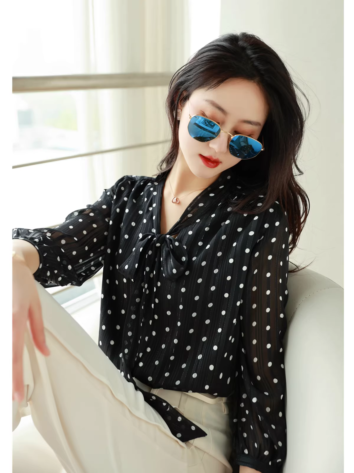 Thanh lịch và sành điệu ~ Áo sơ mi tay đèn ba phần tư kiểu Pháp cổ điển bằng lụa sáng màu chấm bi dành cho nữ, mới cho mùa xuân và mùa hè.