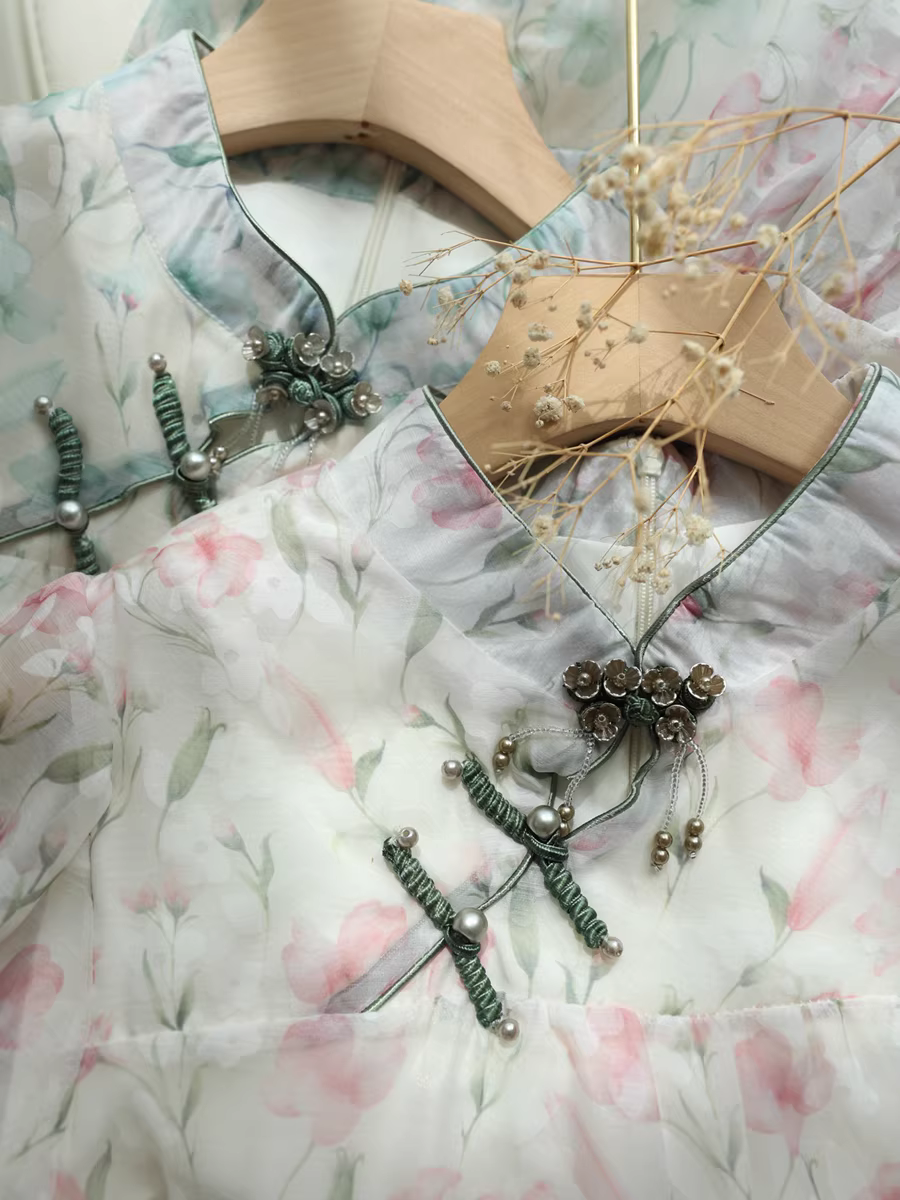 Kiểu tủ! Váy sườn xám hoa organza cài khuy hạt phong cách Trung Hoa của Zhang Jiani dành cho nữ, mẫu mới cho mùa hè.