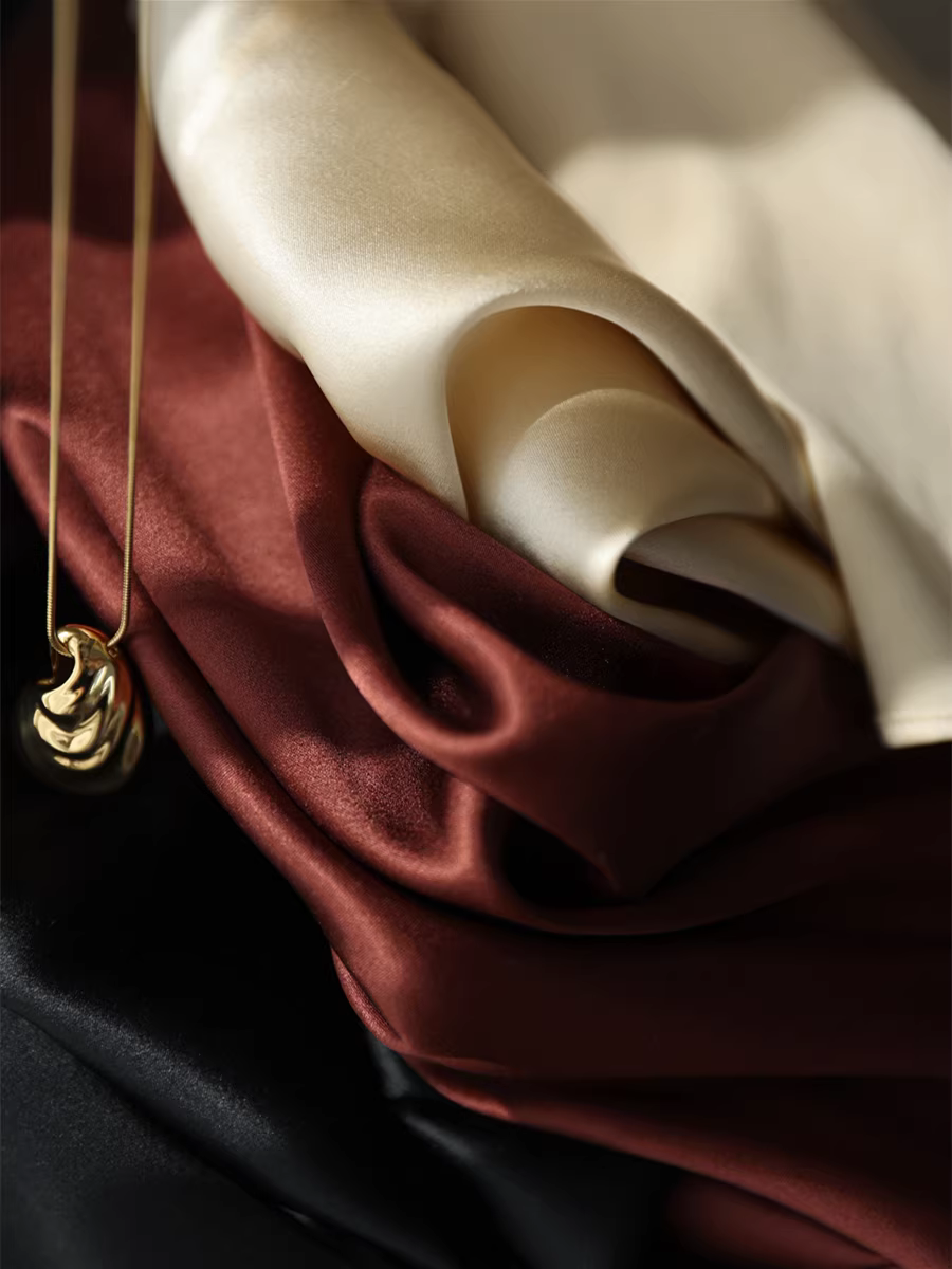 Áo lụa nặng 19mm với cổ đứng ren xếp ly thanh lịch, áo thun lụa dâu tằm không tay dành cho nữ mùa hè.