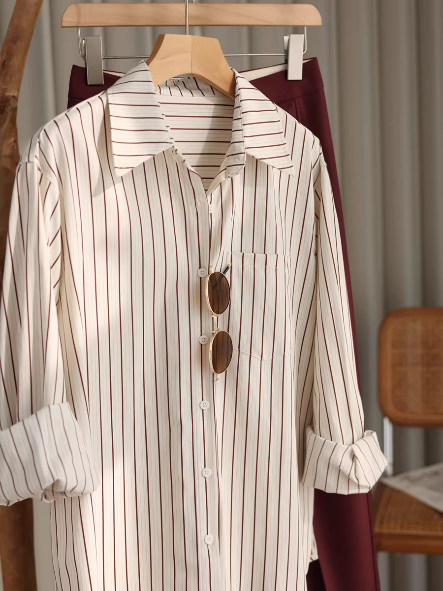 Áo sơ mi cotton sọc cổ điển đa năng đầu xuân, dáng rộng, tôn dáng, cổ bẻ, có túi, áo dài tay nữ, kiểu dáng mới.