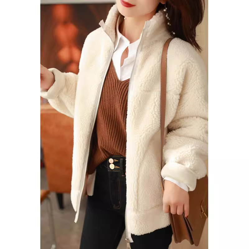 Giảm giá cuối năm! Áo khoác lông cừu dày dặn cho nữ với lớp lông cừu và lông cừu nhân tạo tích hợp.