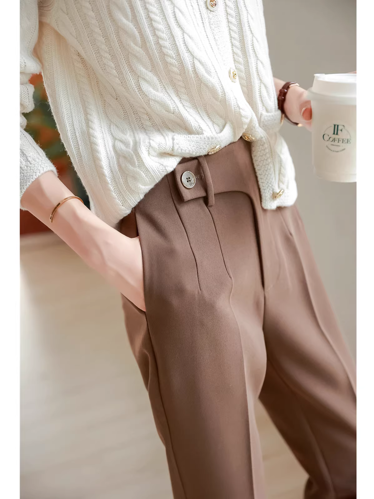 Sản phẩm thực tế trông đẹp hơn hình ảnh! Thiết kế độc đáo khiến bạn trông thon gọn hơn! Quần đi làm sành điệu có khuy chéo, quần thuốc lá, quần mùa thu dành cho nữ.