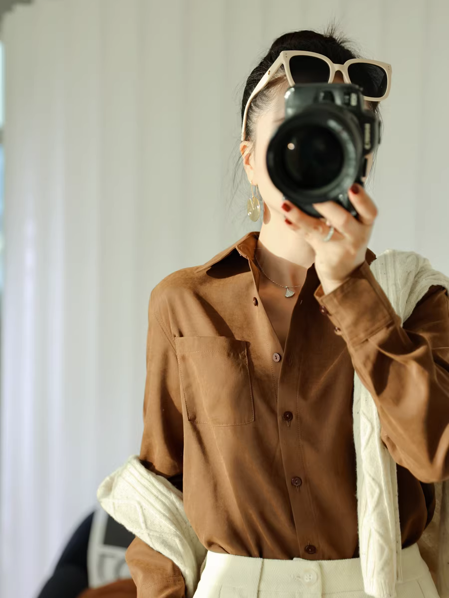 Chất liệu da lộn ấm áp và thân thiện với làn da, phối cùng áo sơ mi chải kỹ dành cho nữ, trang phục công sở mùa thu đông, áo sơ mi dài tay có túi, áo kiểu