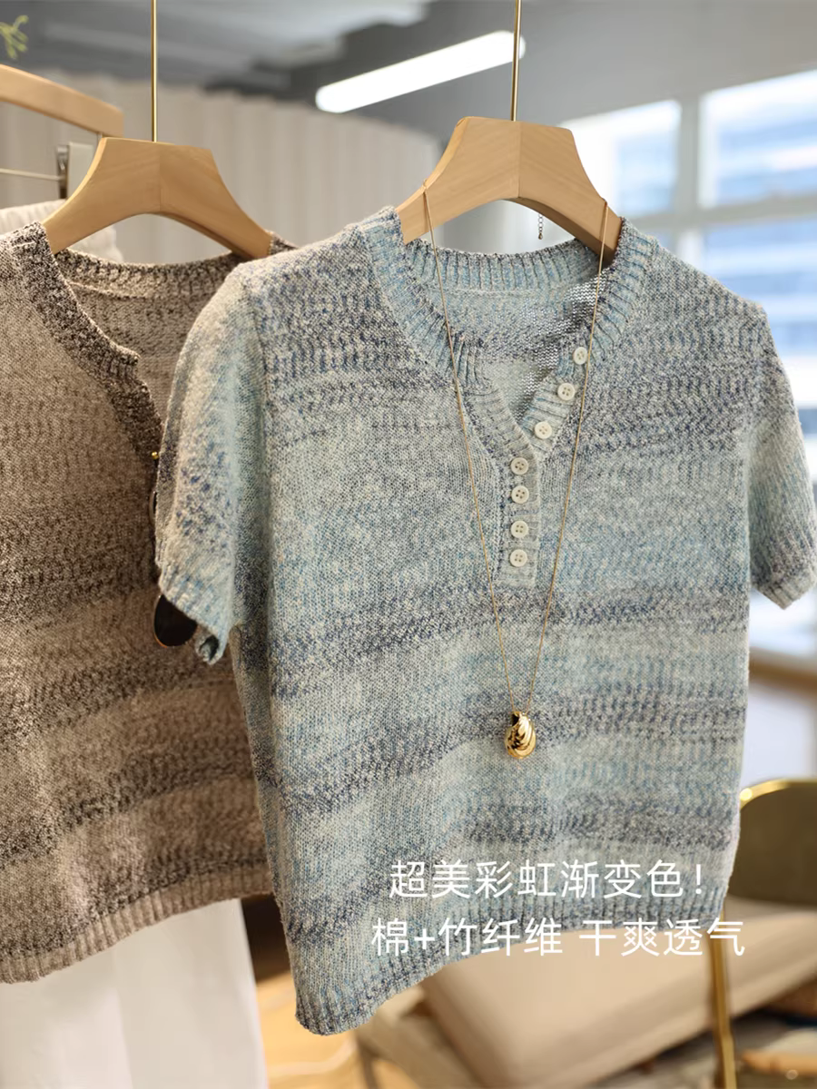 Màu sắc rất đẹp! Áo dệt kim ngắn tay màu cầu vồng cổ điển, áo ngắn cổ chữ V cài nút khô thoáng và thoáng khí dành cho nữ, mới cho mùa hè.