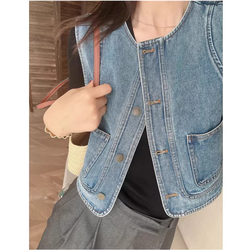 Áo vest denim nhiều lớp hợp thời trang và đa năng dành cho nữ, phong cách xuân hè mới, áo khoác ngắn tay rộng rãi dành cho người nhỏ nhắn, phong cách giản dị.