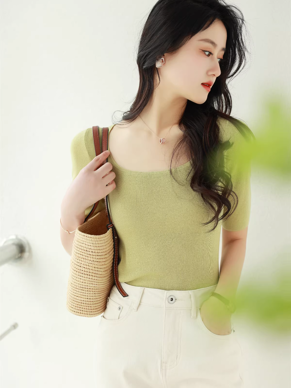 Thanh lịch vừa vặn~ Áo dệt kim dáng ôm cổ vuông kiểu Pháp bằng len lụa dành cho nữ, mới dành cho mùa xuân hè.