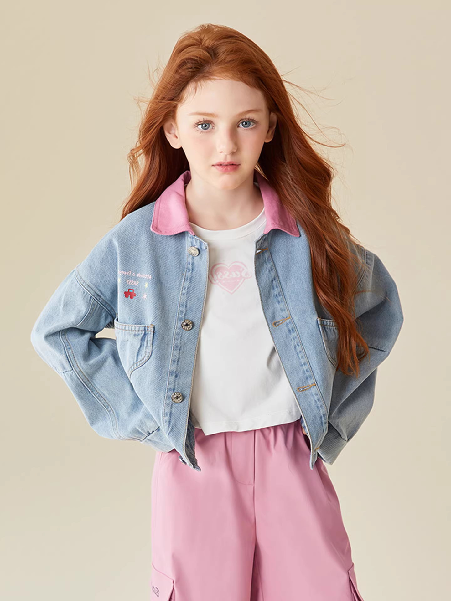 Áo khoác denim màu hồng cổ trụ mùa xuân thu cho bé gái, mẫu mới 2025, thời trang thu cho trẻ lớn