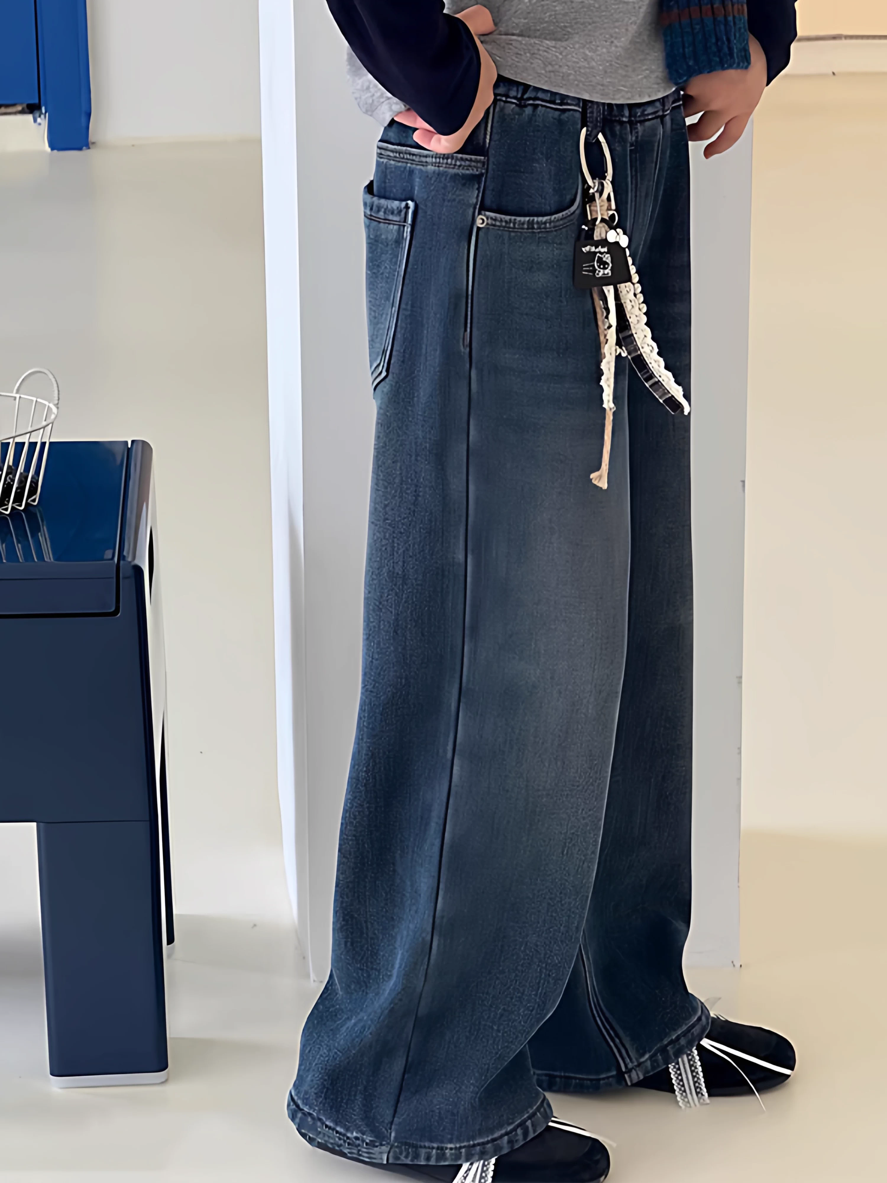 Quần jeans lót lông phong cách retro cho bé gái, mùa đông 2025, kiểu Hàn Quốc mới, đa năng, quần dài rộng ống thẳng, thời trang cho trẻ lớn