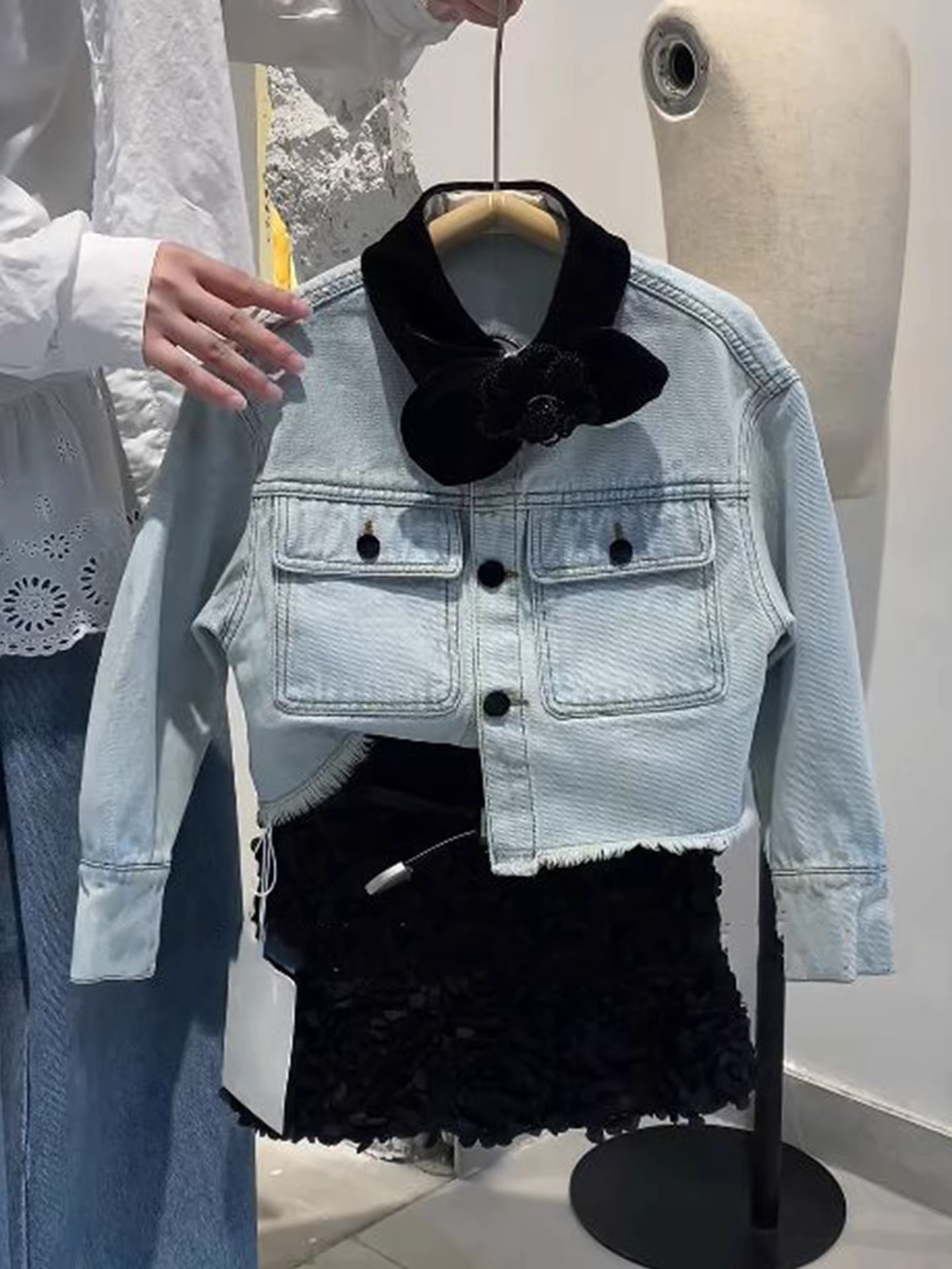 Áo khoác denim phối nhung cho bé gái, kiểu mới xuân 2025, dành cho bé gái lớn hơn, có ve áo và nơ, kiểu dáng áo khoác thường ngày