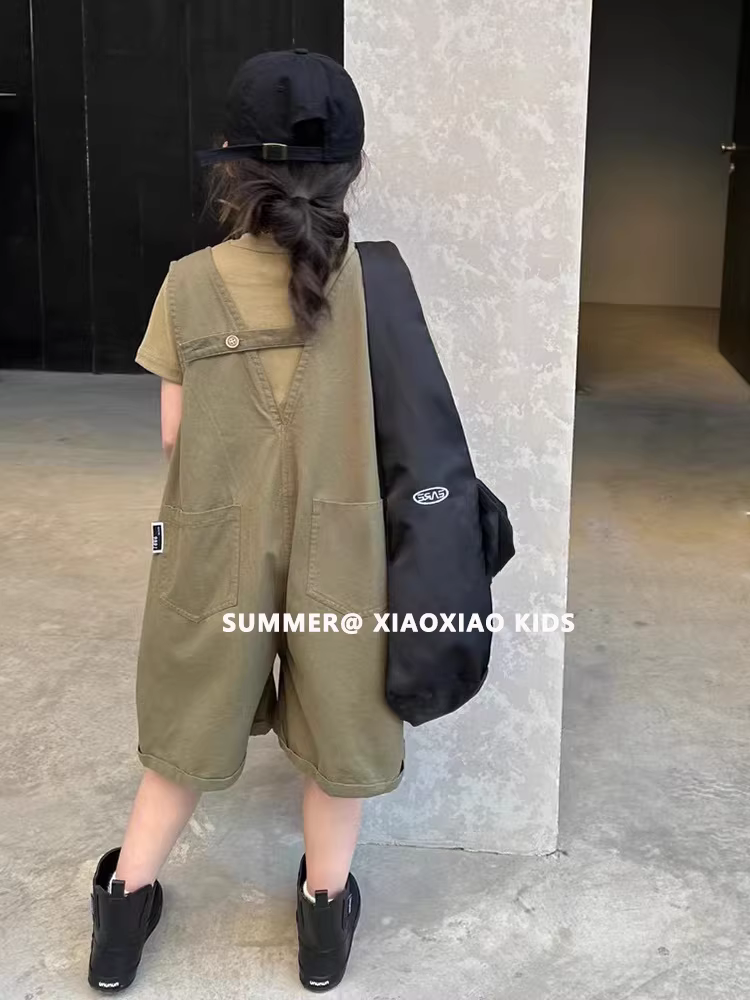 Quần đùi yếm bé gái hè 2025 kiểu mới quần kiểu Hàn Quốc thời trang năng động quần cargo trẻ em hè quần năm phần