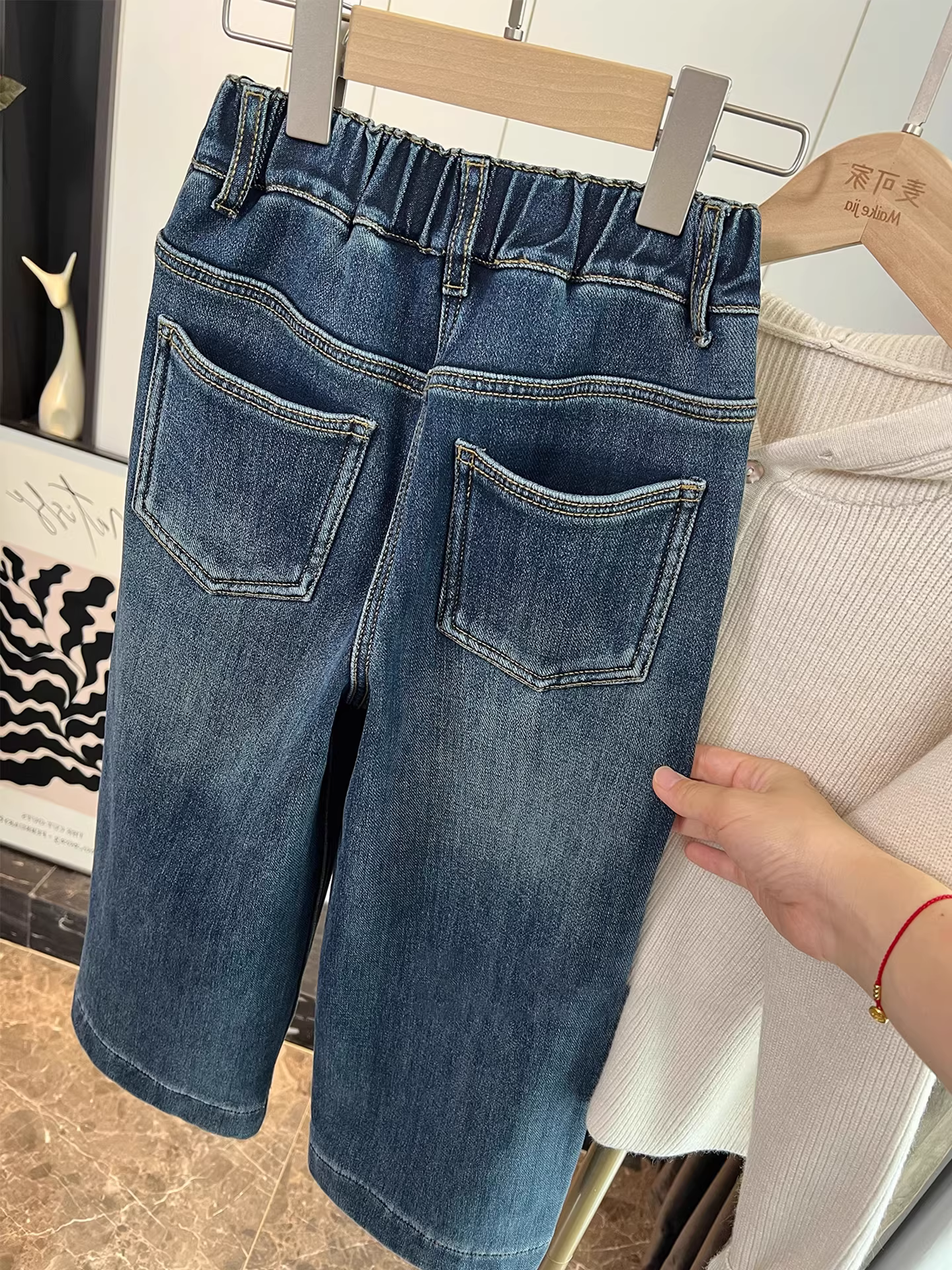 Quần jean ống đứng lót lông dày cho bé gái, kiểu mới mùa đông 2025, quần ống rộng thời trang cho trẻ em.