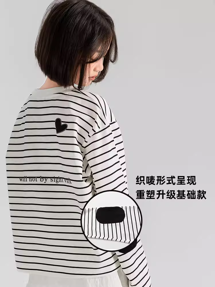 Áo thun dài tay in sọc cho bé gái lớn hơn, bộ sưu tập Xuân 25, kiểu dáng đa năng, phối màu chữ trái tim